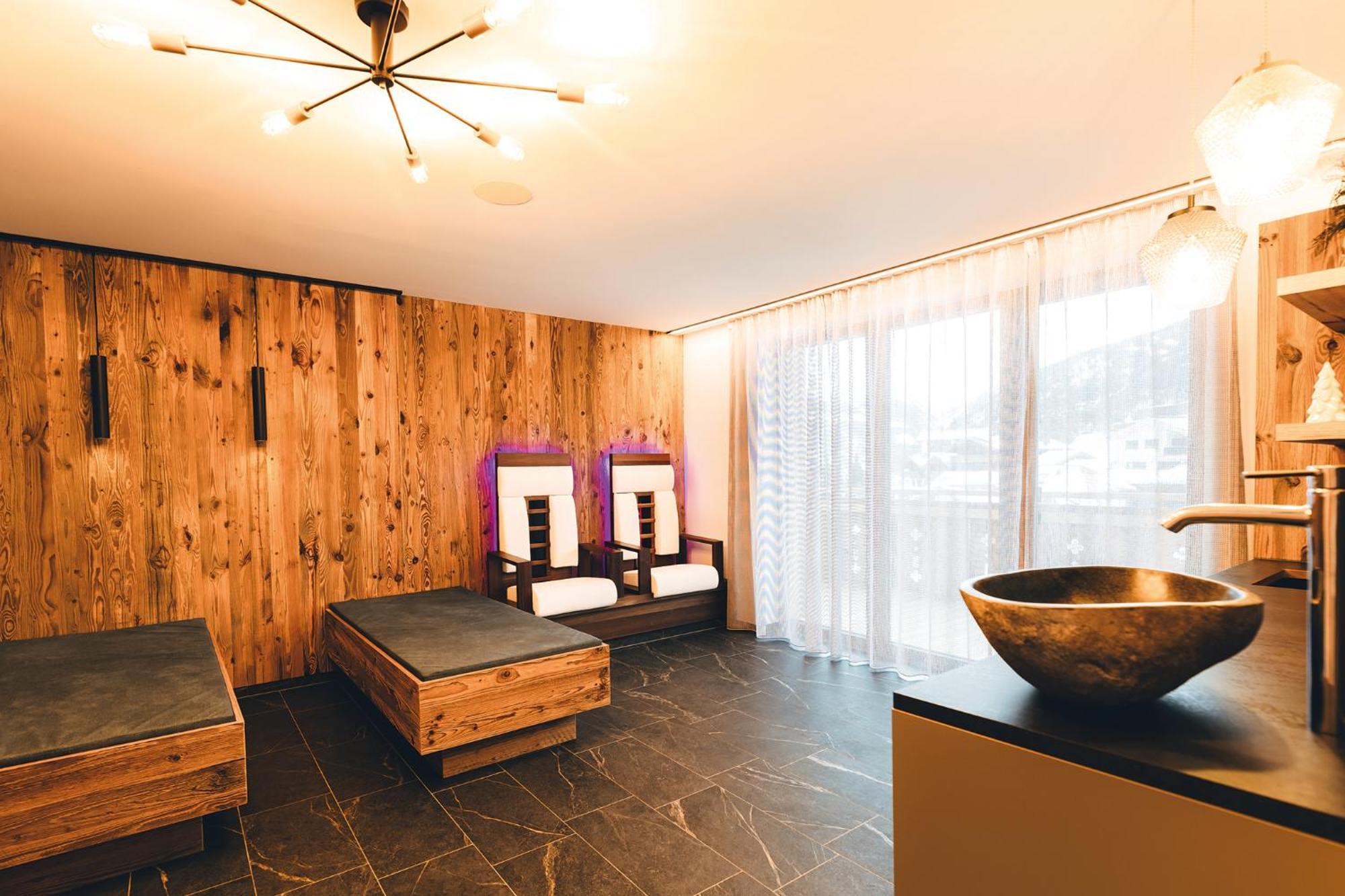 Burgstadl Aparthotel & Restaurant لاديس المظهر الخارجي الصورة