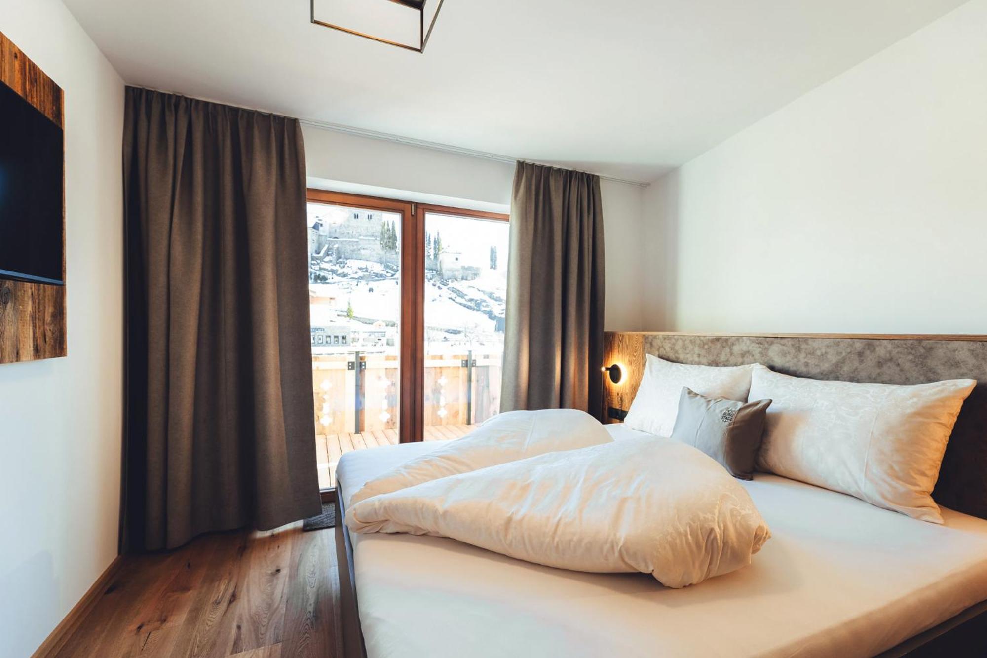 Burgstadl Aparthotel & Restaurant لاديس المظهر الخارجي الصورة