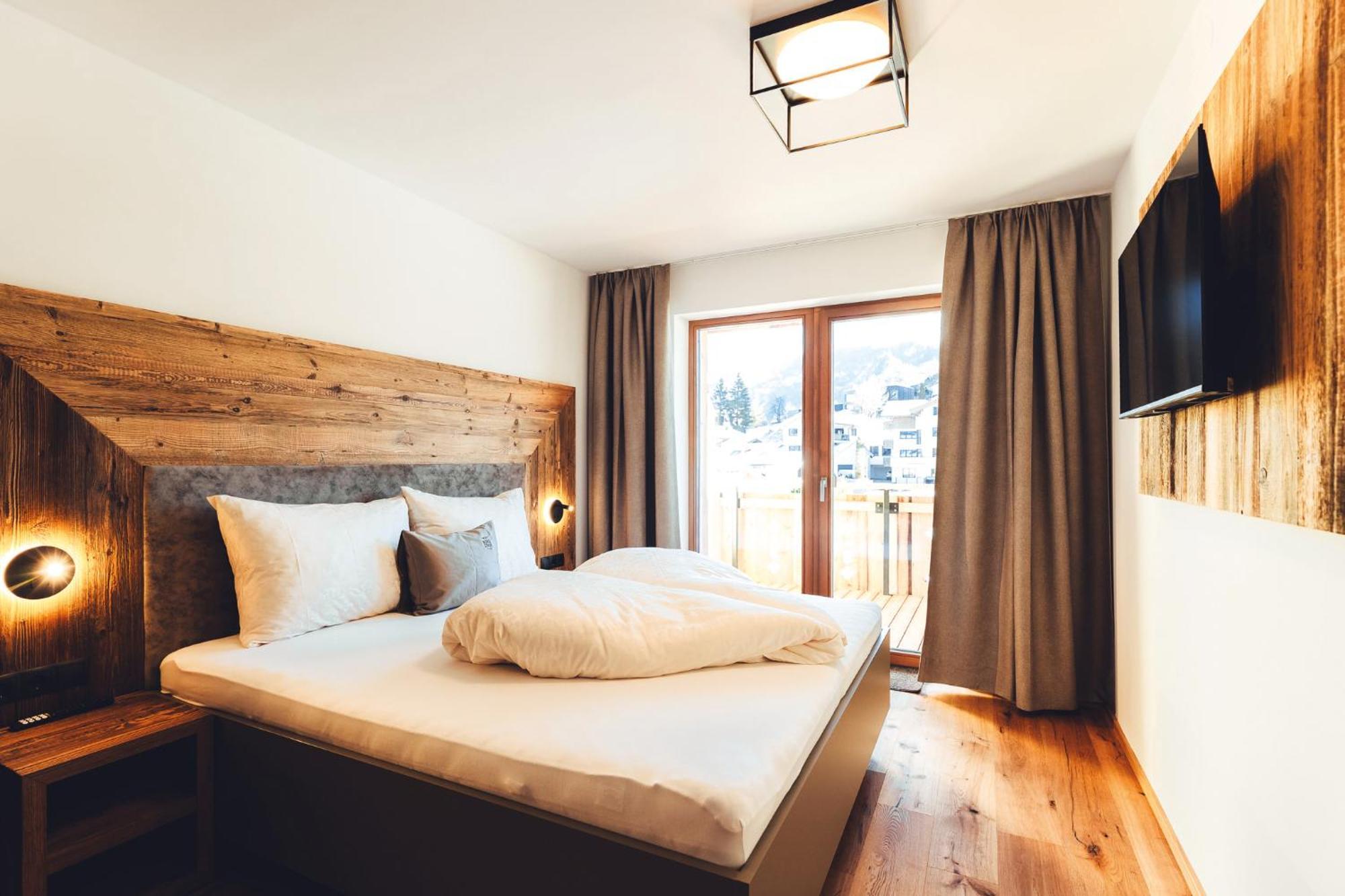 Burgstadl Aparthotel & Restaurant لاديس المظهر الخارجي الصورة