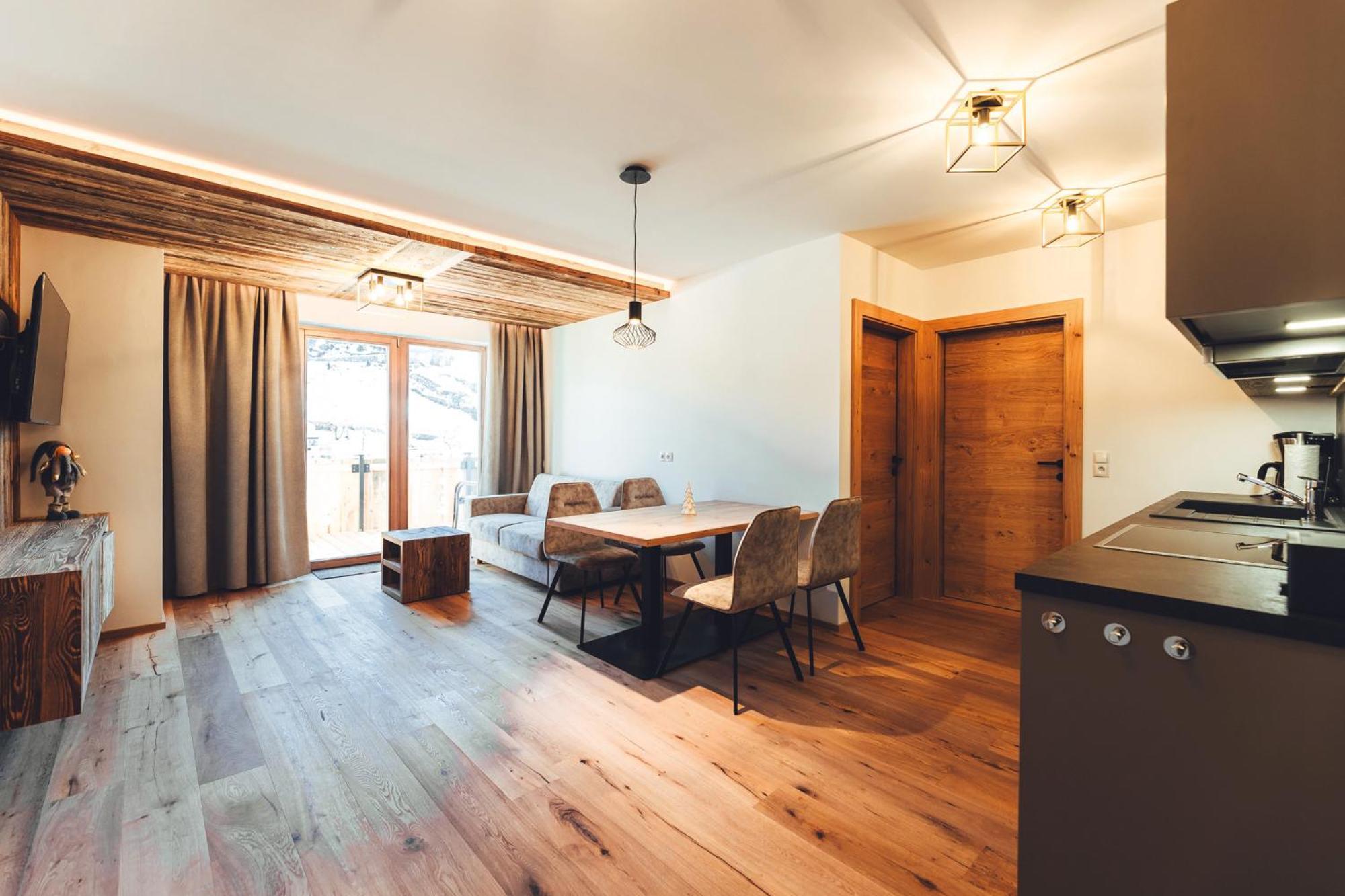 Burgstadl Aparthotel & Restaurant لاديس المظهر الخارجي الصورة