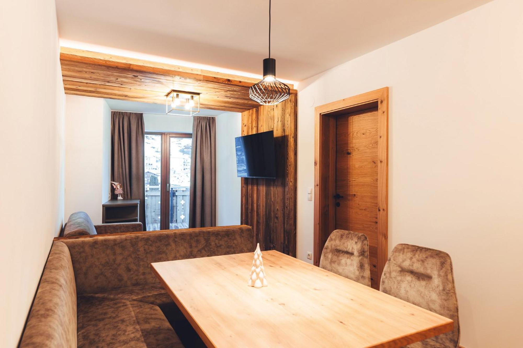 Burgstadl Aparthotel & Restaurant لاديس المظهر الخارجي الصورة