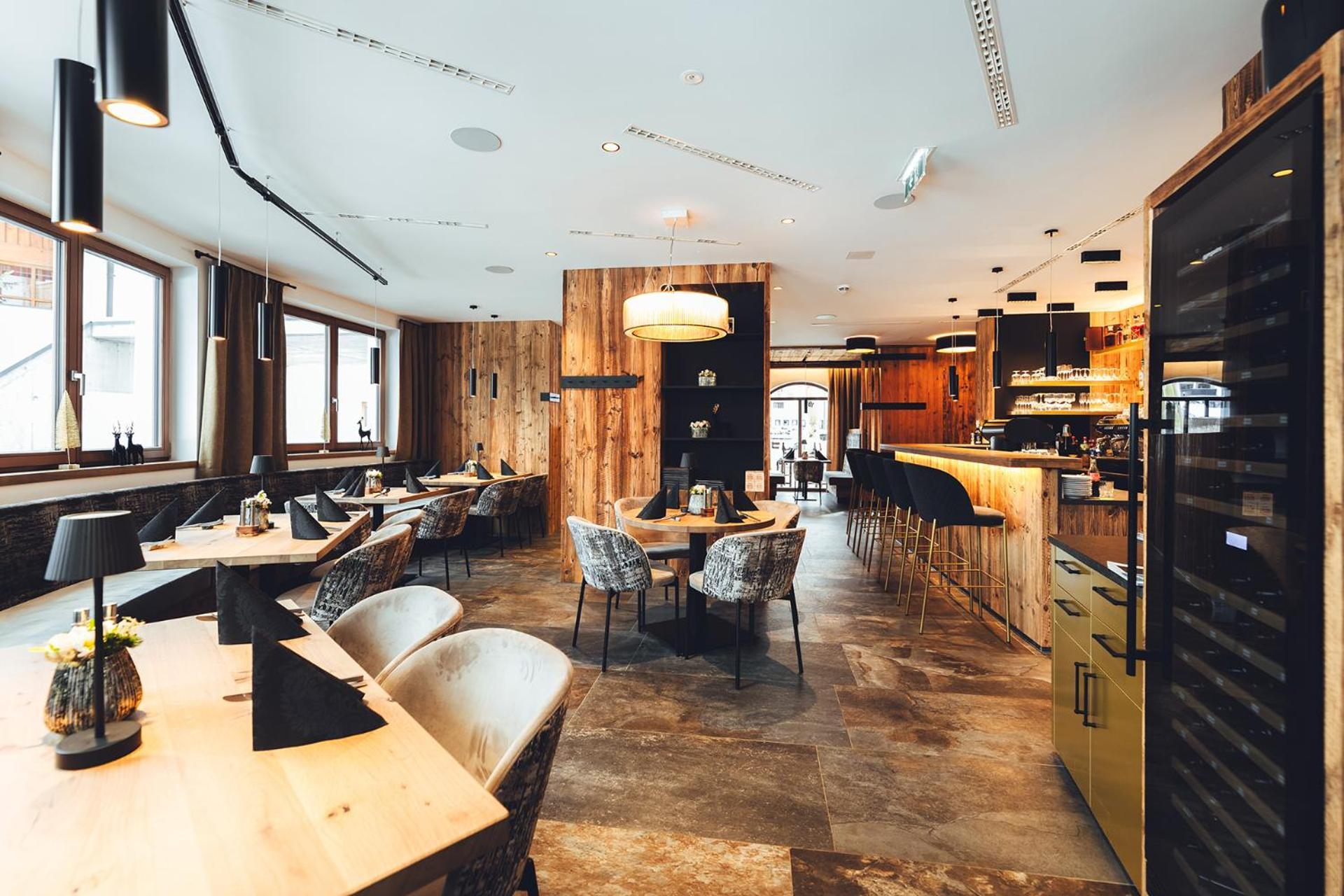Burgstadl Aparthotel & Restaurant لاديس المظهر الخارجي الصورة